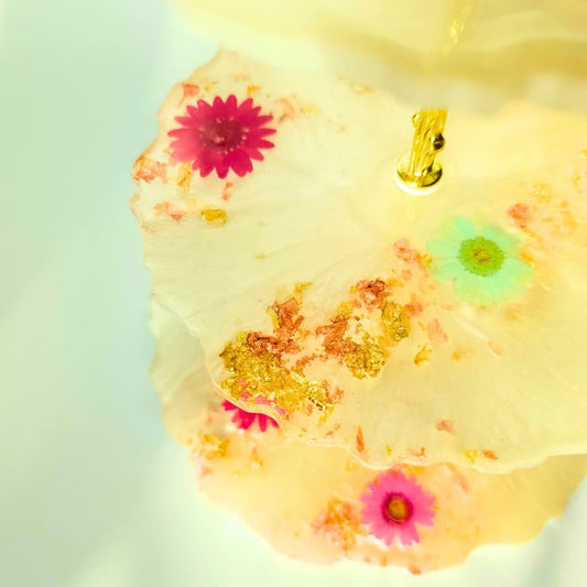 Blossom Luxe 3-Tier Resin Stand – Real Flower Elegance