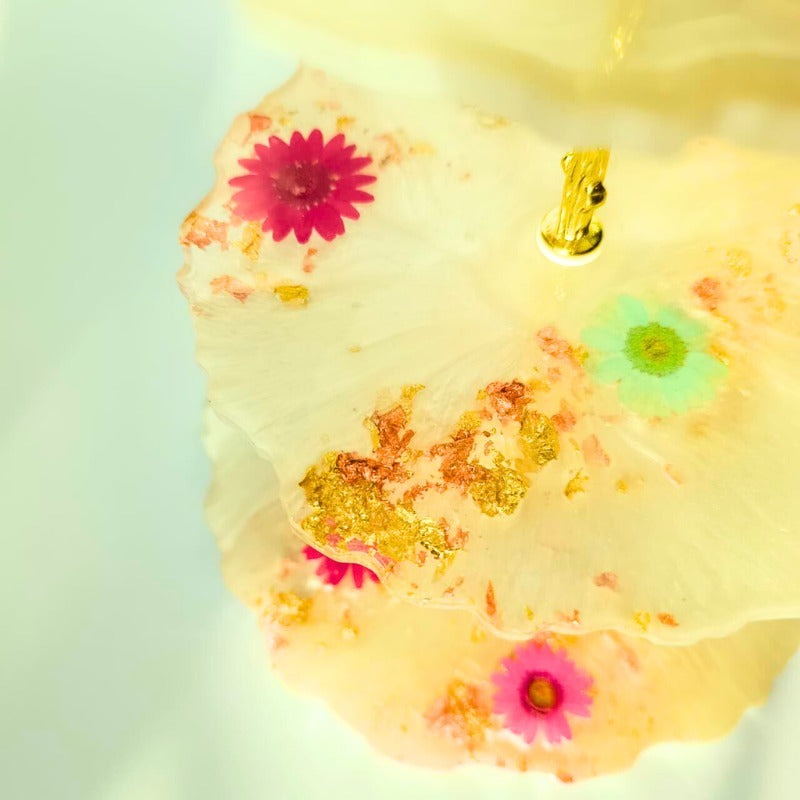 Blossom Luxe 3-Tier Resin Stand – Real Flower Elegance